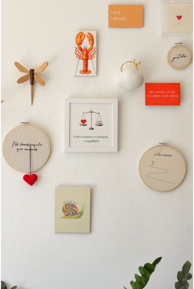 Azulejo Decorativo c Moldura Branca Entre Razao e Coracao Mimo Galeria